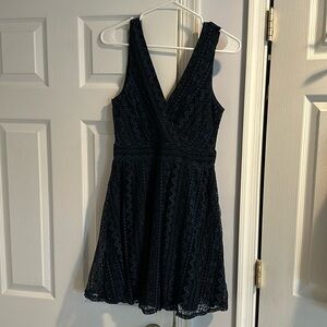 LULU’S NAVY BLUE LACE DRESS